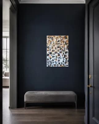 DUBAI shown in Entryway